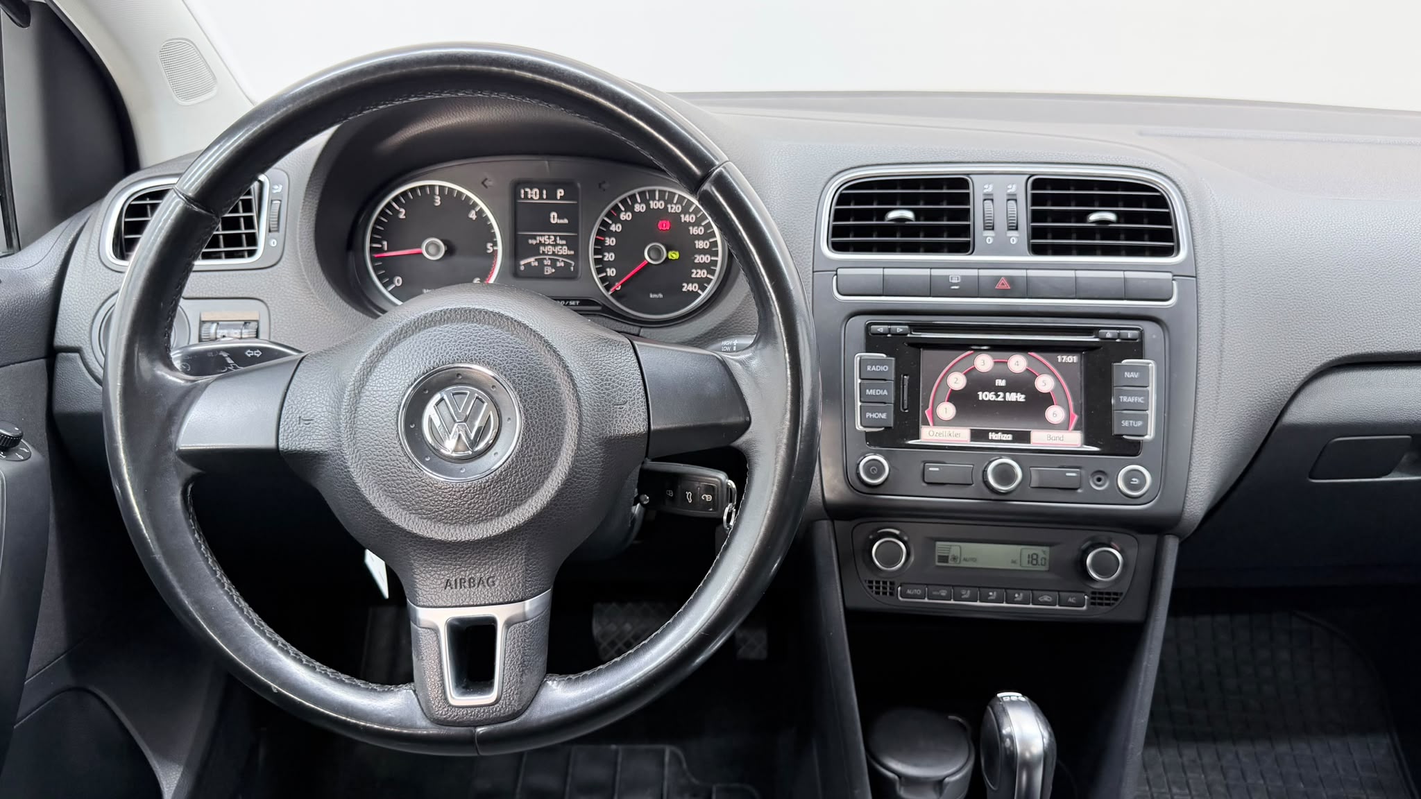 VOLKSWAGEN POLO 16